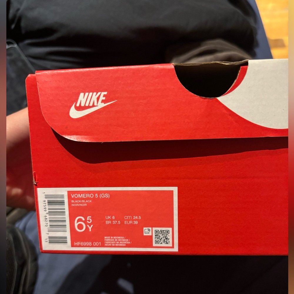 Nike Vomero 5, Black, size 6.5 youth (8 woman)